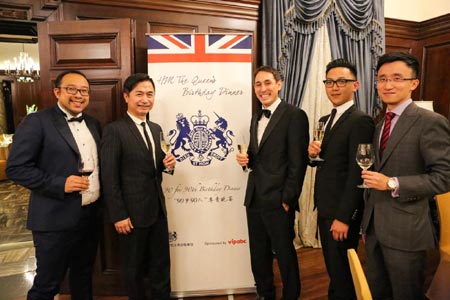 vipabc�S���E��ϯӢ��(gu��)�v�Ϻ����I(l��ng)���^Ů�����Ցc��