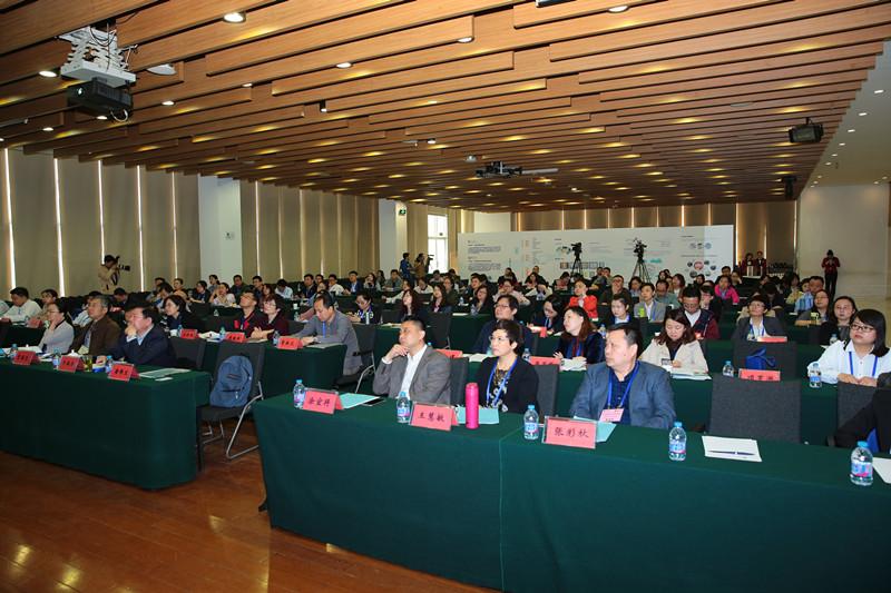 �r���W�j�����Ⱥ�ʽ�lչ�߶�Փ���A�M�]Ļ